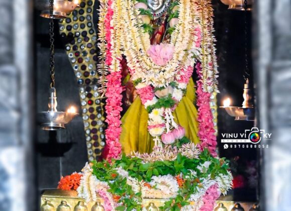 ವರಮಹಾಲಕ್ಷ್ಮಿ ದಿನದಂದು ಮುಂಡ್ಕೂರು ಶ್ರೀ ದುರ್ಗಾಪರಮೇಶ್ವರಿ ಅಮ್ಮನವರ ಅಲಂಕಾರ🙏🏻