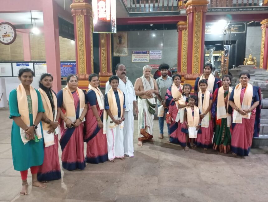 ಇಂದು ಮುಂಡ್ಕೂರು ಶ್ರೀ ದುರ್ಗಾ ಪರಮೇಶ್ವರಿ ಅಮ್ಮನವರ ದೇವಸ್ಥಾನದಲ್ಲಿ, ಕಾರ್ಕಳದ ಮಹಾ ಗಣಪತಿ ಭಜನಾ ಮಂಡಳಿಯವರಿಂದ ಭಜನಾ ಕಾರ್ಯ ಕ್ರಮ ನಡೆಯಿತು.