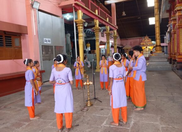 ಶ್ರೀ ಕೃಷ್ಣ ಭಜನಾ ತಂಡ ವಿದ್ಯಾನಗರ ಪಂಜಿಮೊಗರು. ಇವರಿಂದ ಶ್ರೀ  ಕ್ಷೇತ್ರ ಮುಂಡ್ಕೂರಿನಲ್ಲಿ ಭಜನಾ ಕಾರ್ಯಕ್ರಮ.