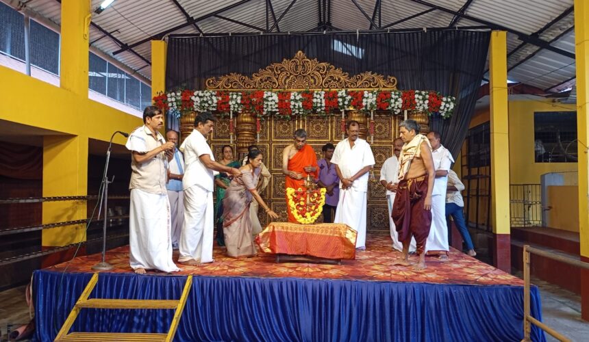 ಇಂದು ಮುಂಡ್ಕೂರು ದುರ್ಗಾ ಪರಮೇಶ್ವರಿ ದೇವಾಲಯದಲ್ಲಿ ನವರಾತ್ರಿಯ ಪ್ರಯುಕ್ತ ಧಾರ್ಮಿಕ ಮತ್ತು ಸಾಂಸ್ಕೃತಿಕ ಕಾರ್ಯಕ್ರಮಗಳಿಗೆ ಚಾಲನೆ ನೀಡಲಾಯಿತು.