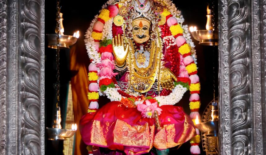 *ನವರಾತ್ರಿಯ ಎರಡನೇ ದಿನವಾದ ಇಂದು ಆರ್ಯಾ ದುರ್ಗಾ ಅಲಂಕಾರದಲ್ಲಿ ಮುಂಡ್ಕೂರು ಶ್ರೀ ದುರ್ಗಾಪರಮೇಶ್ವರಿ ಅಮ್ಮನವರು*🙏🏻