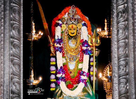ನವರಾತ್ರಿ ಮೂರನೇ ದಿನದ ಭಗವತಿ ಅಲಂಕಾರದಲ್ಲಿ ಮುಂಡ್ಕೂರು ಶ್ರೀ ದುರ್ಗಾಪರಮೇಶ್ವರಿ ಅಮ್ಮನವರು🙏🏻