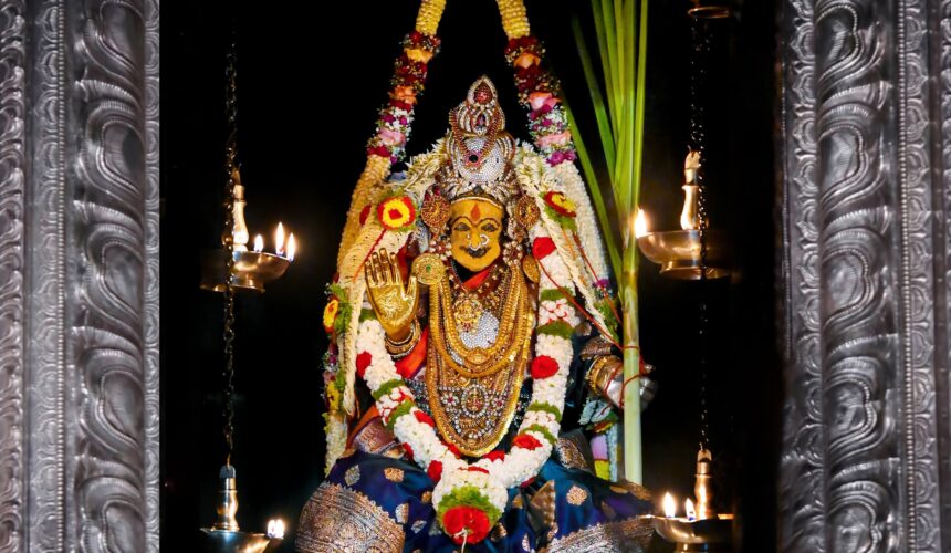 ಲಲಿತಾಪಂಚಮಿಯ ಸುದಿನ ಸಮಸ್ತ ಬ್ರಹ್ಮಾಂಡಕ್ಕೆ ಮಾತೃ ಸ್ವರೂಪಿಣಿಯಾದ ರಾಜರಾಜೇಶ್ವರಿ ಅಲಂಕಾರದಲ್ಲಿ ಮುಂಡ್ಕೂರು ದುರ್ಗಾಪರಮೇಶ್ವರಿ ಅಮ್ಮನವರು