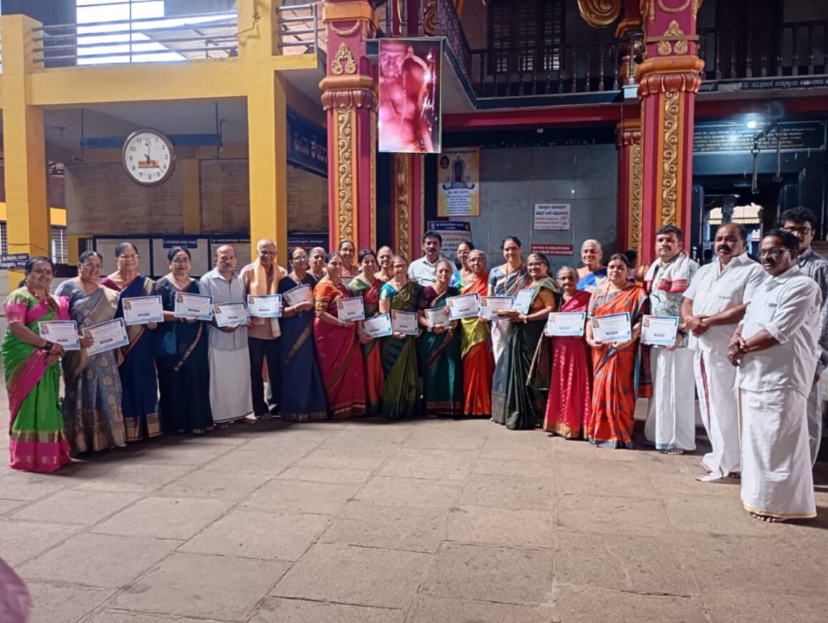 ತಾರೀಕು 19/12/2025ನೇ ಡಿಸೆಂಬರ್ ಶುಕ್ರವಾರ ಬೆಳಿಗ್ಗೆ 10 ರಿಂದ 12 ರವರೆಗೆ ಮಂಗಳೂರು ಕೊಂಚಾಡಿಯ ಕೀರ್ತನ ಭ. ಮಂಡಳಿಯವರಿಂದ ಮುಂಡ್ಕೂರು ದುರ್ಗಾಪರಮೇಶ್ವರಿ ಅಮ್ಮನ ಸನ್ನಿಧಿಯಲ್ಲಿ ಭ.ಸೇ. ನಡೆಯಿತು.