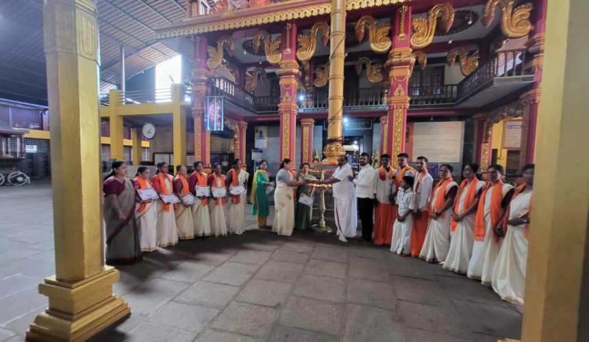 ಇಂದು ಮದ್ಯಾನ 12.00ರಿಂದ 2-00ರ ವರೆಗೆ ಶ್ರೀ ಮಹಾಲಿಂಗೇಶ್ವರ ಭಜನಾ ಮಂಡಳಿ ಸುರಗಿರಿ ಇವರಿಂದ ಮುಂಡ್ಕೂರು ಶ್ರೀ ದುರ್ಗಾ ಪರಮೇಶ್ವರಿ&nbsp; ಅಮ್ಮನವರ ಸನ್ನಿಧಿಯಲ್ಲಿ ಭಜನೆ ಸೇವೆ ನಡೆಯಿತು.🙏