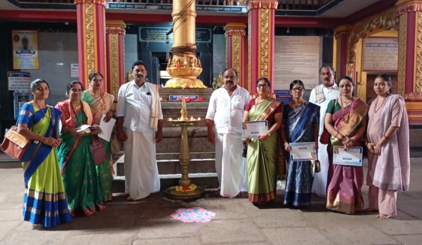 ಇಂದು ಮುಂಡ್ಕೂರು ಶ್ರೀ ದುರ್ಗಾ ಪರಮೇಶ್ವರಿ ದೇವಸ್ಥಾನ ದಲ್ಲಿ, ಮಾತೃ ಭಜನಾ ಮಂಡಳಿ ಕಿನ್ನಿಗೋಳಿ ಇವರಿಂದ ಭಜನಾ ಕಾರ್ಯಕ್ರಮ ನಡೆಯಿತು.