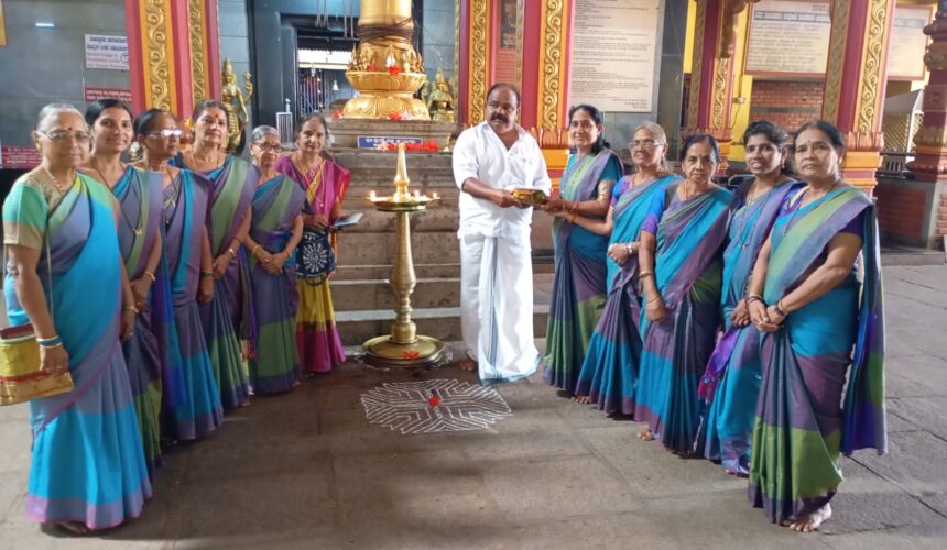 ಇಂದು ಮುಂಡ್ಕೂರು ಶ್ರೀ ದುರ್ಗಾ ಪರಮೇಶ್ವರಿ ಅಮ್ಮನವರ ದೇವಸ್ಥಾನದಲ್ಲಿ ಬೆಳಿಗ್ಗೆ 12-00ರಿಂದ 2-00ರ ವರೆಗೆ ಶ್ರೀ ಶಂಕರ ಪ್ರತಿಷ್ಠಾನ ಭಜನಾ ಮಂಡಳಿ ಕಾರ್ಕಳ ಇವರಿಂದ ಭಜನಾ ಕಾರ್ಯಕ್ರಮ ನಡೆಯಿತು.