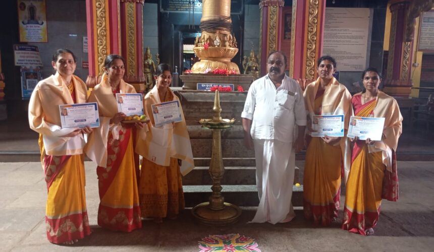 ಇಂದು ಮುಂಡ್ಕೂರು ಶ್ರೀ ದುರ್ಗಾ ಪರಮೇಶ್ವರಿ ಅಮ್ಮನವರ ದೇವಸ್ಥಾನದಲ್ಲಿ ಬೆಳಿಗ್ಗೆ 10-00ರಿಂದ 12-00ರ ತನಕ ಶ್ರೀ ಗೋಪಾಲ ಕೃಷ್ಣ ಭಜನಾ ಮಂಡಳಿ ಬನಾರಿ ದೇಲಂಪಾಡಿ ಇವರಿಂದ ಭಜನಾ ಕಾರ್ಯಕ್ರಮ ನಡೆಯಿತು.