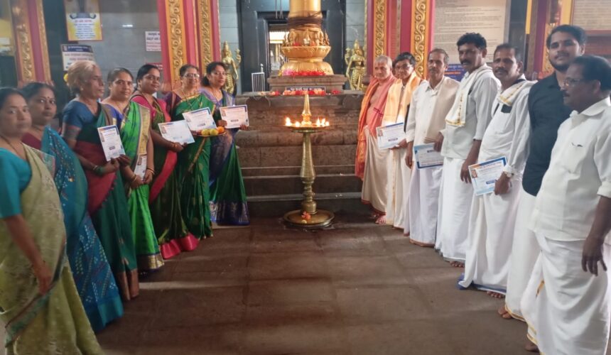 ಇಂದು ಶ್ರೀ ದುರ್ಗಾ ಪರಮೇಶ್ವರಿ ದೇವಸ್ಥಾನ ಮುಂಡ್ಕೂರು ಬೆಳಿಗ್ಗೆ 12-00ರಿಂದ 1-30ರ ವರೆಗೆ ಶ್ರೀ ಶಂಕರ ಭಜನಾ ಮಂಡಳಿ ಸುರತ್ಕಲ್ ಇವರಿಂದ ಭಜನಾ ಕಾರ್ಯಕ್ರಮ ನಡೆಯಿತು. ಇಂದು ಶ್ರೀ ದುರ್ಗಾ ಪರಮೇಶ್ವರಿ ದೇವಸ್ಥಾನ ಮುಂಡ್ಕೂರು ಬೆಳಿಗ್ಗೆ 12-00ರಿಂದ 1-30ರ ವರೆಗೆ ಶ್ರೀ ಶಂಕರ ಭಜನಾ ಮಂಡಳಿ ಸುರತ್ಕಲ್ ಇವರಿಂದ ಭಜನಾ ಕಾರ್ಯಕ್ರಮ ನಡೆಯಿತು.