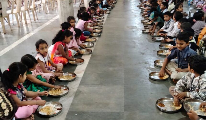 ನಿನ್ನೆ ಮುಂಡ್ಕೂರಿನ ದುರ್ಗಾ ಪರಮೇಶ್ವರಿ ಅಮ್ಮನವರ ಸನ್ನಿಧಿಗೆ, ಕಾರ್ಕಳದ SVT ಇಂಗ್ಲಿಷ್ ಮಾಧ್ಯಮ ಮಕ್ಕಳು ಹಾಗೂ ಭೋದಕ ವರ್ಗ, ಸಿಬ್ಬಂದಿ ವರ್ಗ ಸುಮಾರು 150 ಕ್ಕಿಂತಲು ಅಧಿಕ ಮಂದಿ ಮುಂಡ್ಕೂರಿನ ಅನ್ನಪೂರ್ಣೇಶ್ವರಿ ದರ್ಶನ ಪಡೆದು ಅನ್ನ ಪ್ರಸಾದ ಪಡೆದ್ದರು.