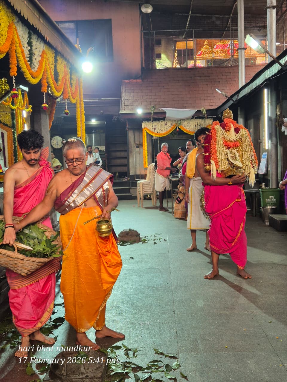 ಶ್ರೀ ದೇವಿಯ ಬಡಗು ಪೇಟೆ ಸವಾರಿ ಶ್ರೀ ದೇವಿಯ ಬಡಗು ಪೇಟೆ ಸವಾರಿ