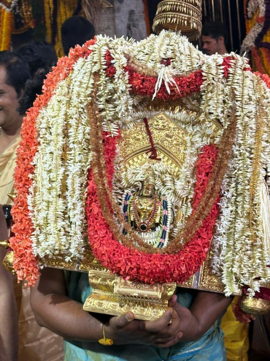 ಸರ್ವಾಲಂಕಾರಭೂಷಿತಳಾಗಿ ತೇರನೇರಲು ಹೊರಟ ಮುಂಡ್ಕೂರ ಜಗನ್ಮಾತೆ