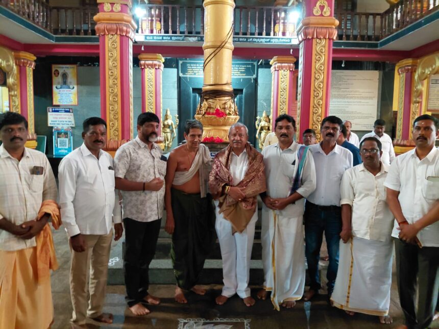 ಕೆ ಆರ್ ಪುರಂ ಬೆಂಗಳೂರು ಇಲ್ಲಿಯ ಶಾಸಕರಾದ ಶ್ರೀ ಬೈರತಿ ಬಸವರಾಜ್ ಇಂದು ಶ್ರೀ ದುರ್ಗಾಪರಮೇಶ್ವರಿ ದೇವಸ್ಥಾನ ಮುಂಡ್ಕೂರಿಗೆ ಭೇಟಿ ನೀಡಿದರು. ಅವರನ್ನು ಈ ಸಮಯದಲ್ಲಿ ದೇವಸ್ಥಾನದ ಅರ್ಚಕರು, ವ್ಯವಸ್ಥಾಪನ ಸಮಿತಿಯ ಅಧ್ಯಕ್ಷರು , ಸದಸ್ಯರು ಹಾಗೂ ಊರಿನ ಗಣ್ಯರು ಬರಮಾಡಿಕೊಂಡರು