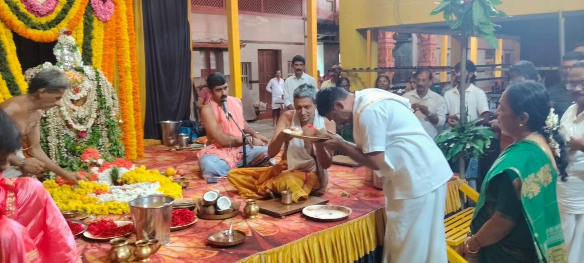 ಮುಂಡ್ಕೂರು ಶ್ರೀ ದುರ್ಗಾಪರಮೇಶ್ವರಿ ದೇವಸ್ಥಾನದಲ್ಲಿ ವರಮಹಾಲಕ್ಷ್ಮಿ ಪೂಜೆಯು ನೆರವೇರಿತು
