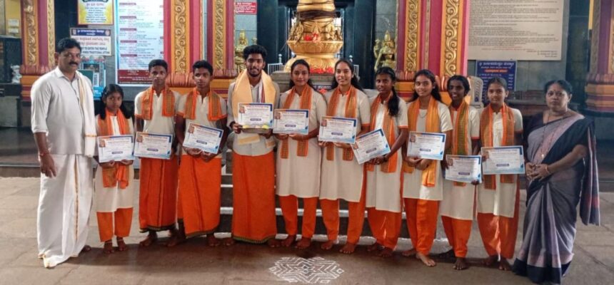 ಶ್ರೀ ದುರ್ಗಾಪರಮೇಶ್ವರಿ ದೇವಸ್ಥಾನ ಮುಂಡ್ಕೂರು ಇಂದು ಬೆಳಿಗ್ಗೆ 10.30 ರಿಂದ 12.30 ರ ವರೆಗೆ ಸೇವಾಭಾರತೀ ಭಜನಾ ಮಂಡಳಿ ಮುಂಡ್ಕೂರು ಇವರಿಂದ ಭಜನಾ ಕಾರ್ಯಕ್ರಮ ನಡೆಯಿತು.