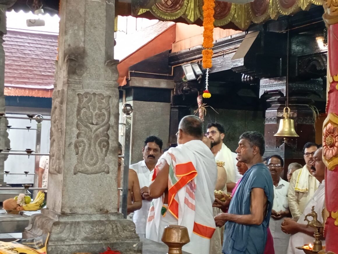 ಶ್ರೀ ದೇವಿಯ ಸನ್ನಿಧಿಯಲ್ಲಿ ಸಾಮೂಹಿಕ ಪ್ರಾರ್ಥನೆ