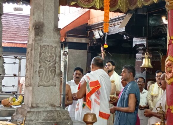 ಶ್ರೀ ದೇವಿಯ ಸನ್ನಿಧಿಯಲ್ಲಿ ಸಾಮೂಹಿಕ ಪ್ರಾರ್ಥನೆ