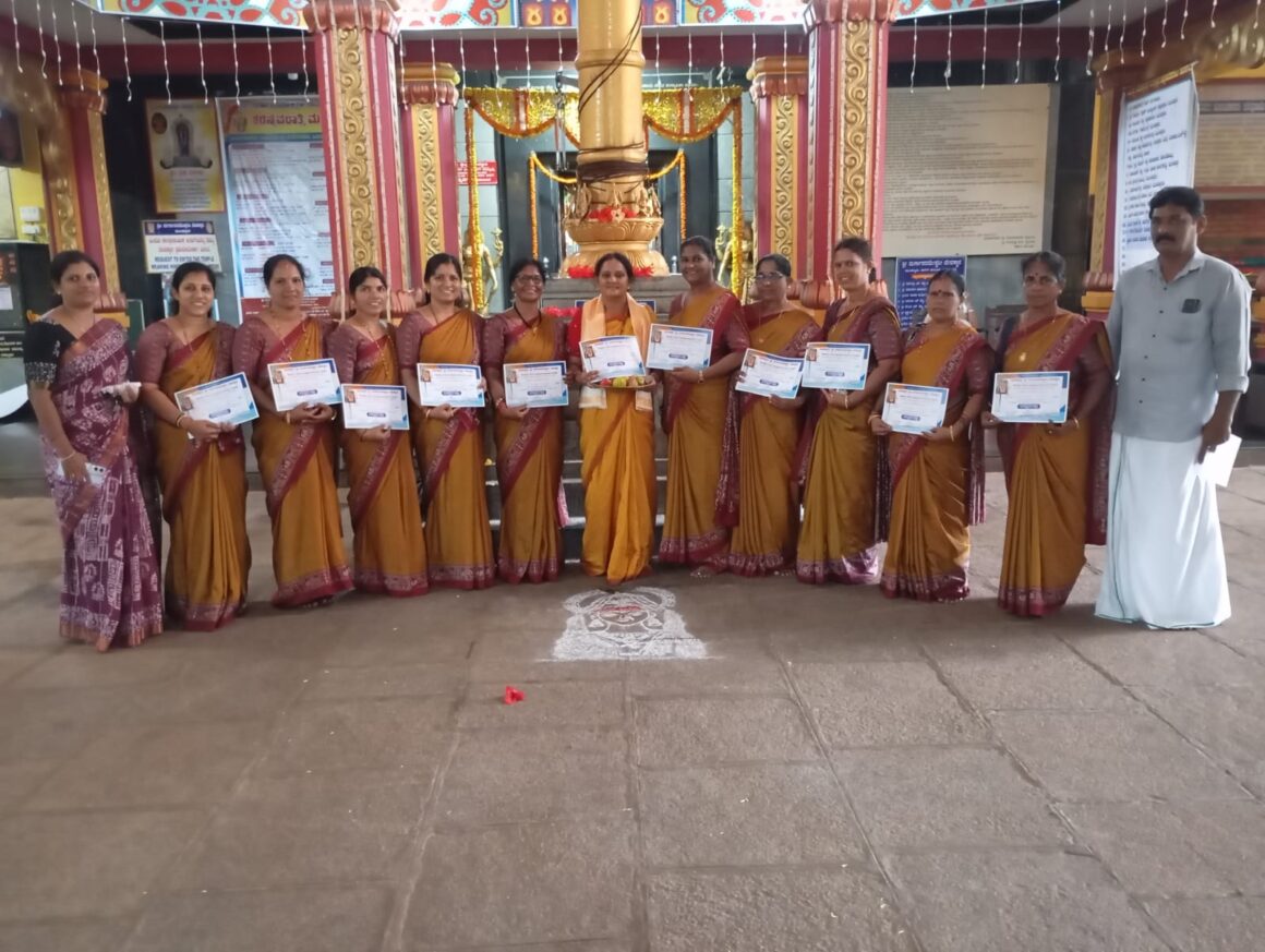 ಶ್ರೀ ದುರ್ಗಾಪರಮೇಶ್ವರಿ ಭಜನಾ ಮಂಡಳಿ ಬಡಗಹಿತ್ಲು ಬಪ್ಪನಾಡು ಇವರಿಂದ ಭಜನಾ ಕಾರ್ಯಕ್ರಮ ನಡೆಯಿತು ಶ್ರೀ ದುರ್ಗಾಪರಮೇಶ್ವರಿ ಭಜನಾ ಮಂಡಳಿ ಬಡಗಹಿತ್ಲು ಬಪ್ಪನಾಡು ಇವರಿಂದ ಭಜನಾ ಕಾರ್ಯಕ್ರಮ ನಡೆಯಿತು
